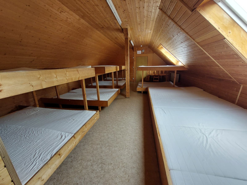 Matratzenlager großer Raum