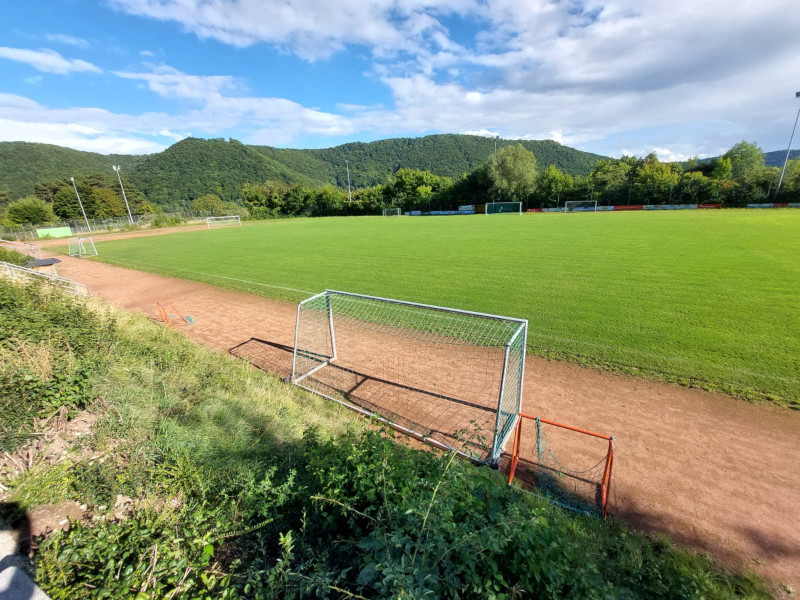 Sportplatz - Fußballfeld und Tor